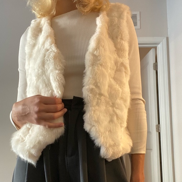 Skies are Blue Textured Faux Fur Vest - Picture 3 of 8